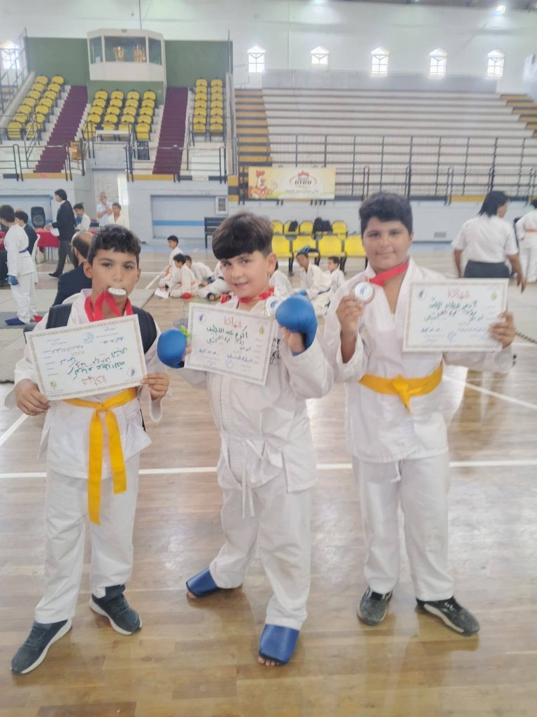 Élèves karatékas médaillés — club karaté The Bridge School